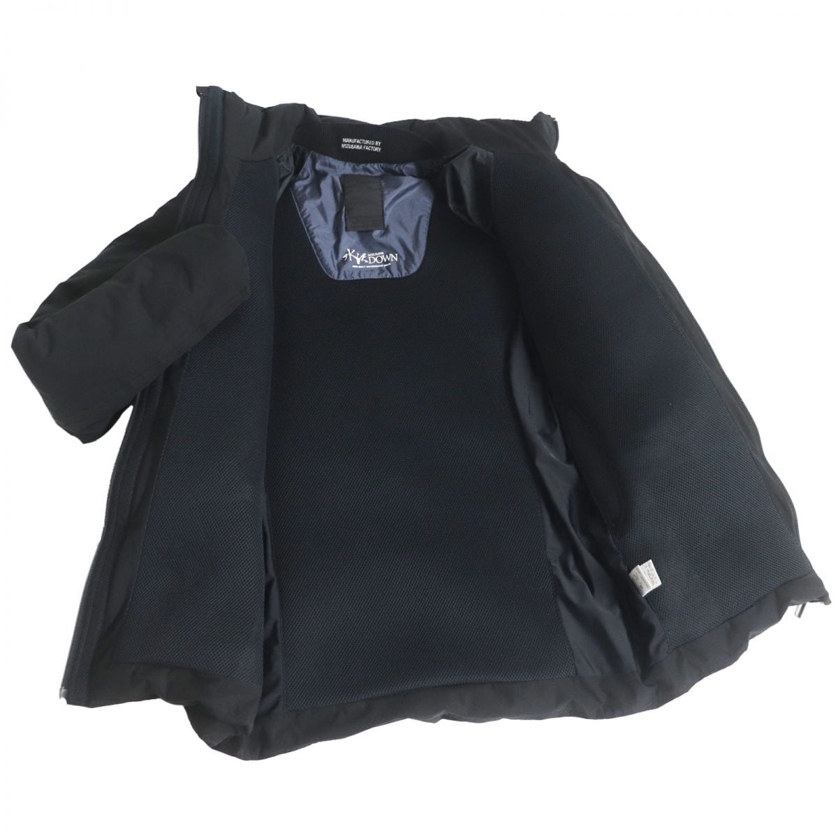 極美品 デサント ウィルドダウン ゴルフウェア ロゴ キルティング 黒 Lサイズ 極美品 デサント ウィルドダウン ゴルフウェア ロゴ キルティング 黒 L