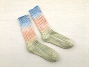 土と植物染めの靴下（yanmatsumiwatatsumi) レインボー