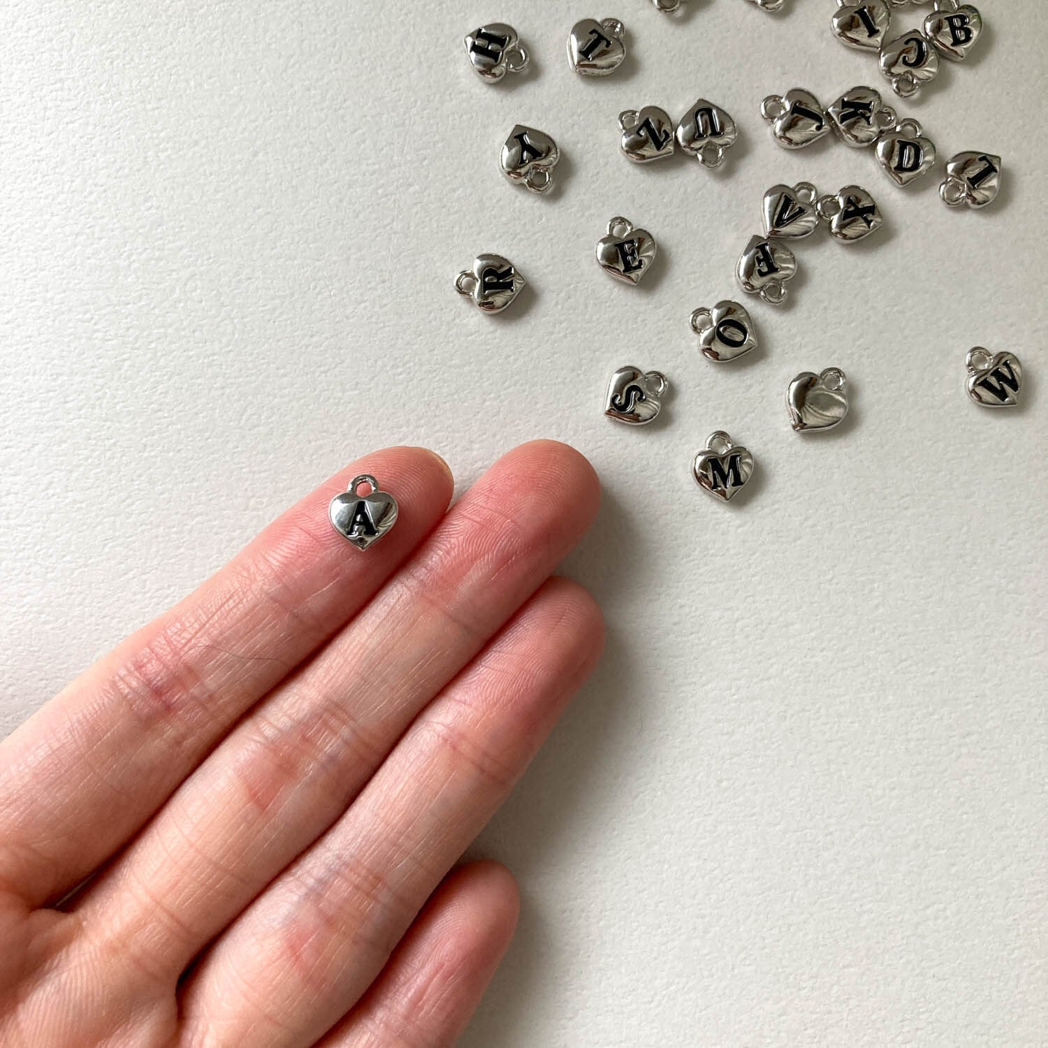 ミニハートアルファベットチャーム（シルバー） | Dua-アクセサリー