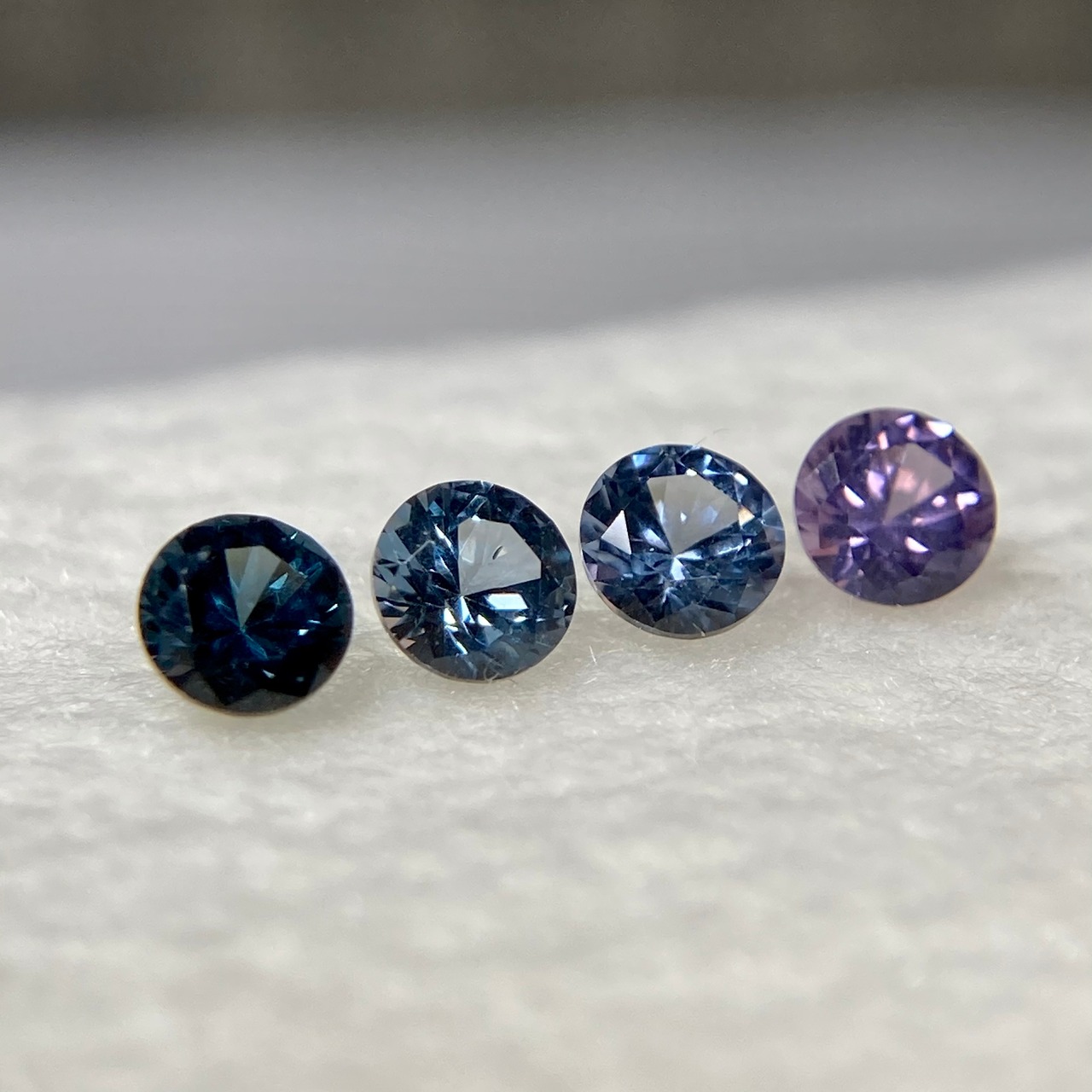 [抽選販売] 4色スピネル　ラウンドカット　約2.9mm　No.29-7