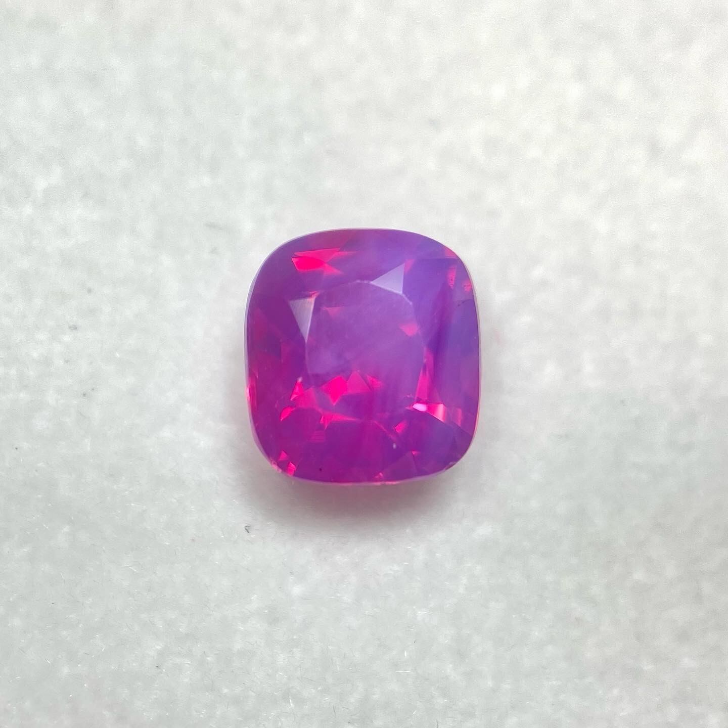 癒しと情熱の同居する 美サファイア