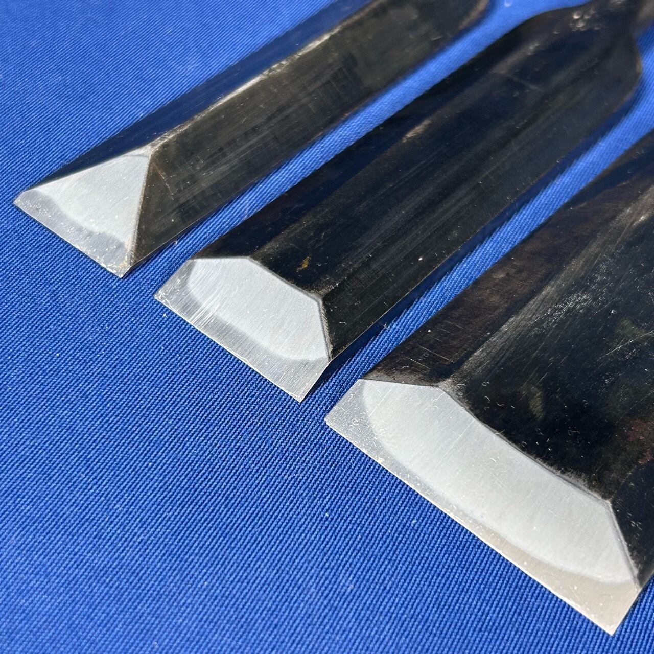 中古鑿 / 中突鑿 3本組〈全長455mm 刃幅48mm / 30mm / 24mm〉黒 