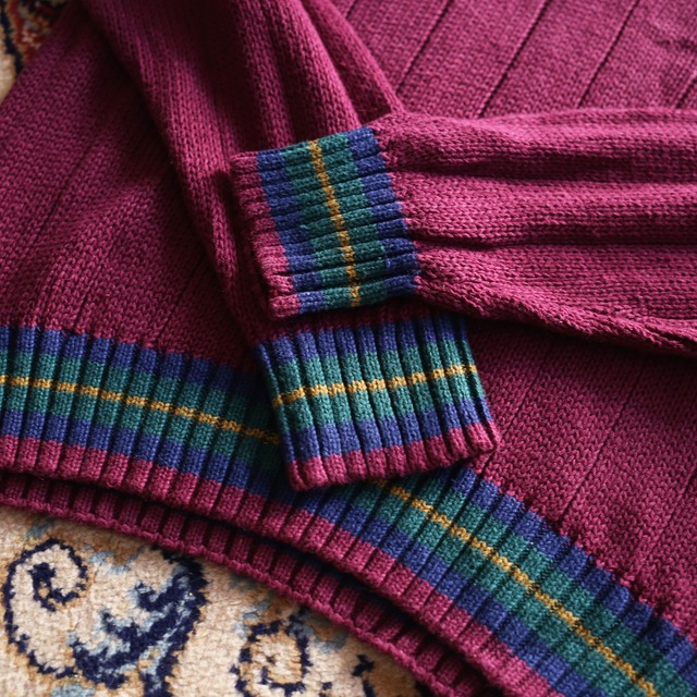 3-points line loose silhouette v-neck knit