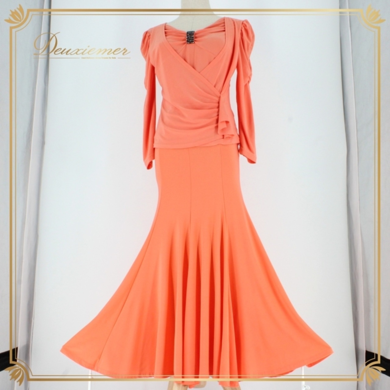 社交ダンス 衣装 スタンダード 上下セット ツーピース レッスンウェア パーティ衣装 シンプル オレンジ系 ICHIOKU イチオク ラインストーン 長袖 体型カバー フレアスカート ダンスウェア 女性用 ダンスレッスン スタイリッシュ おしゃれ 新作 着心地良い 伸縮性 ポリエステル ポリウレタン 上下セットアップ 別売り不可 ラインストーン付き 軽量 快適 オレンジカラー