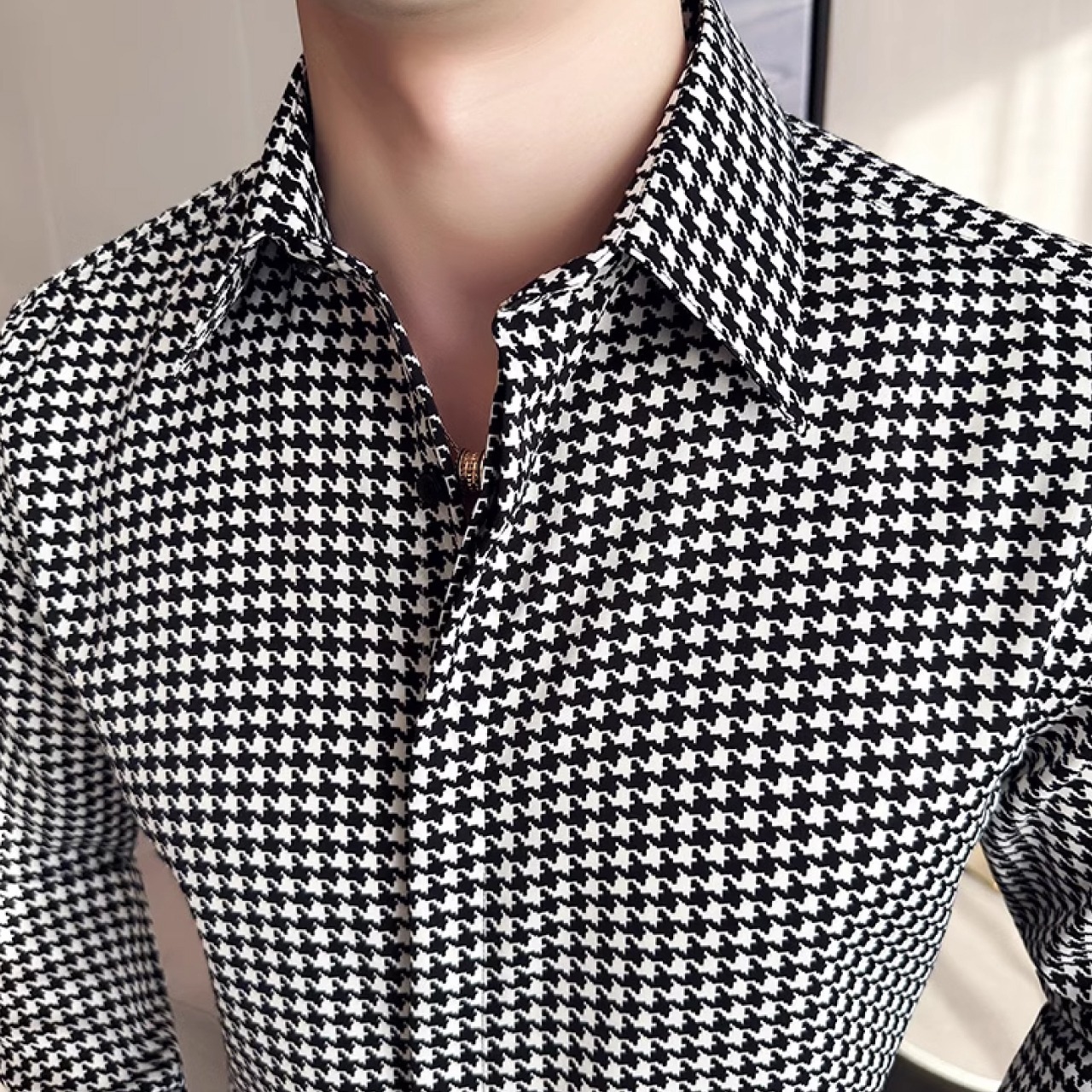 一味違った印象をプラスしてくれる千鳥格子柄の新作シャツ　SH035