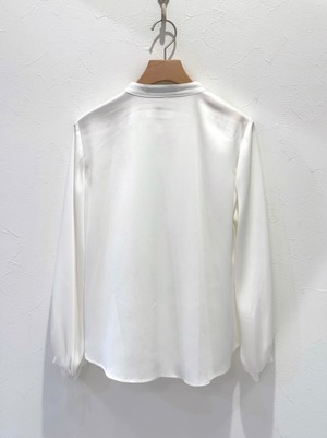 センターフリルブラウス