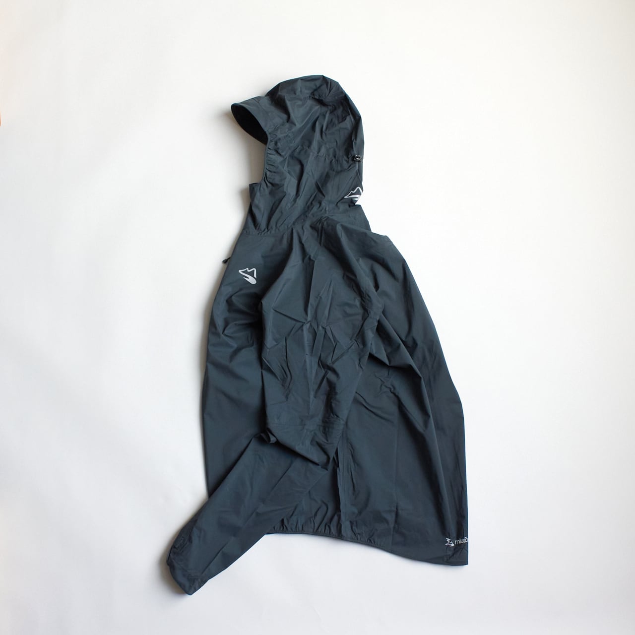 milestone（マイルストーン）UP-SWING Rain Hoody -Graphite Black