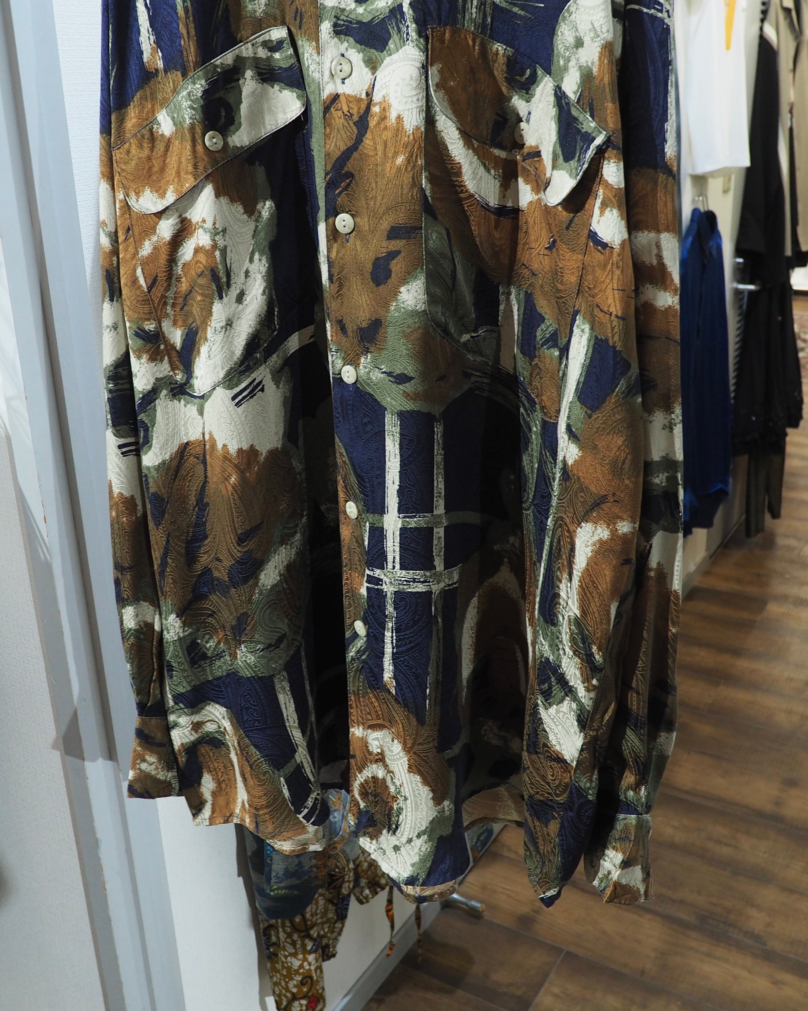 1990s ” GOOUCH ” Beautiful Abstract painting × Paisley all Over vintage loose Silk shirt