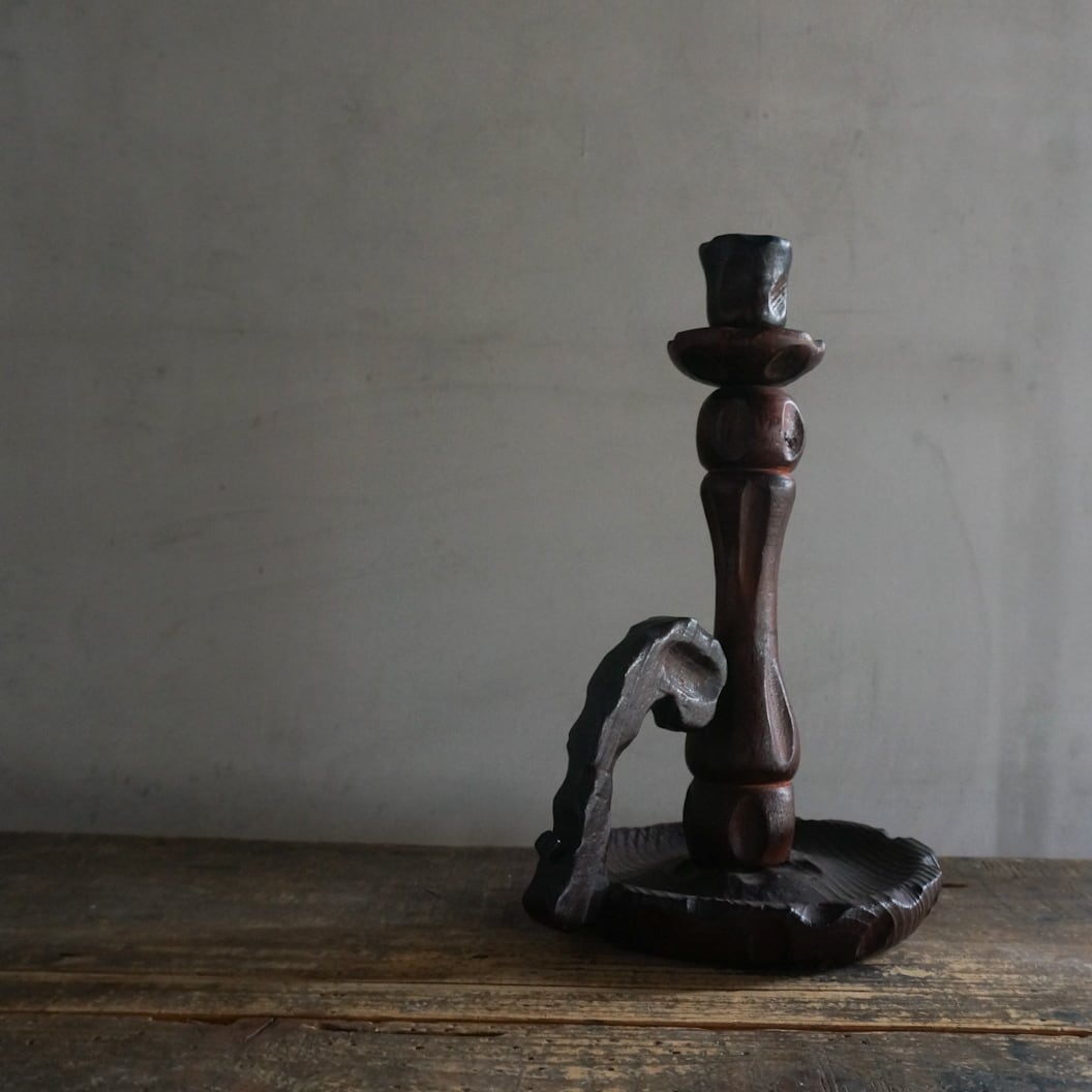 古いスペインの木製キャンドルスタンド