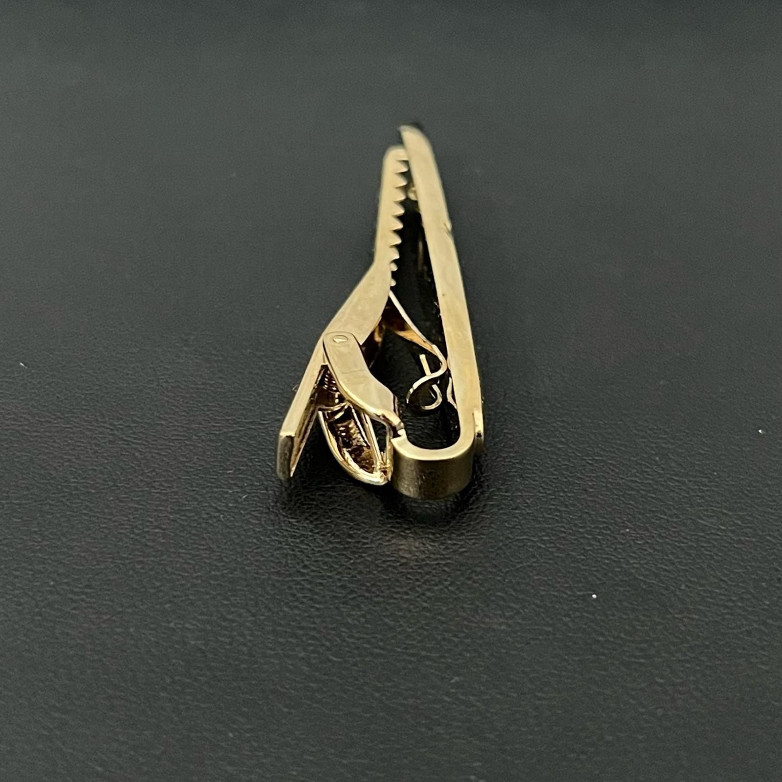 【美品】バーバリー　ネクタイピン　カフス ゴールド　ブラック　ホースロゴ Burberry】バーバリー 箱付き ホースロゴタイピン タイピン ネクタイ