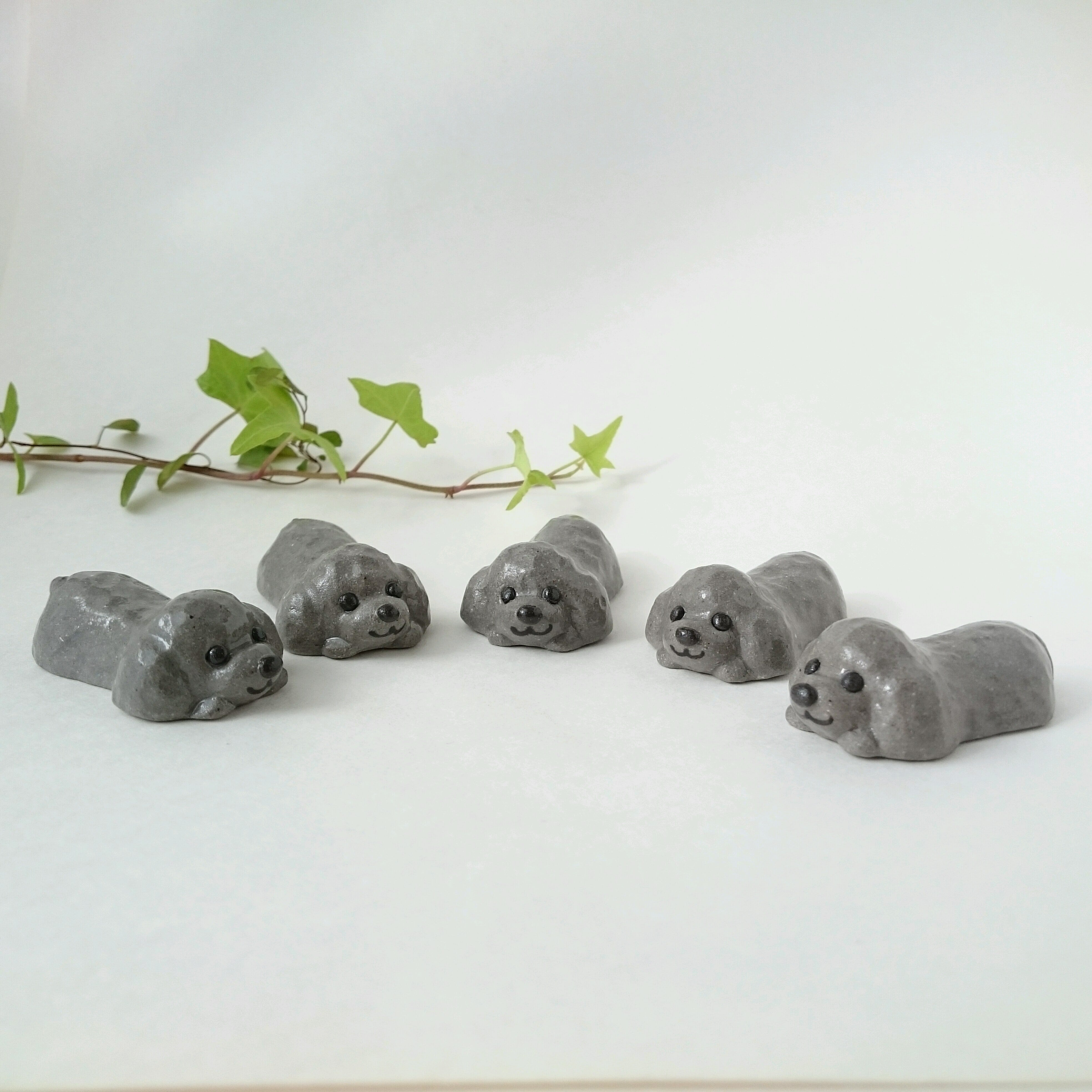 トイプードルの箸置き（シルバー） | 陶器のことり