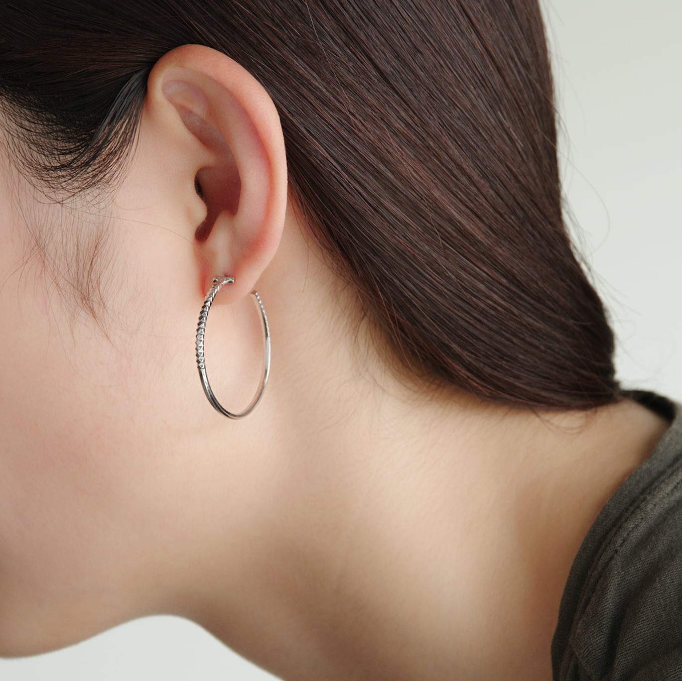 Beyond / Rock Gold Hoop Pierced Earrings / L(E203-WG)