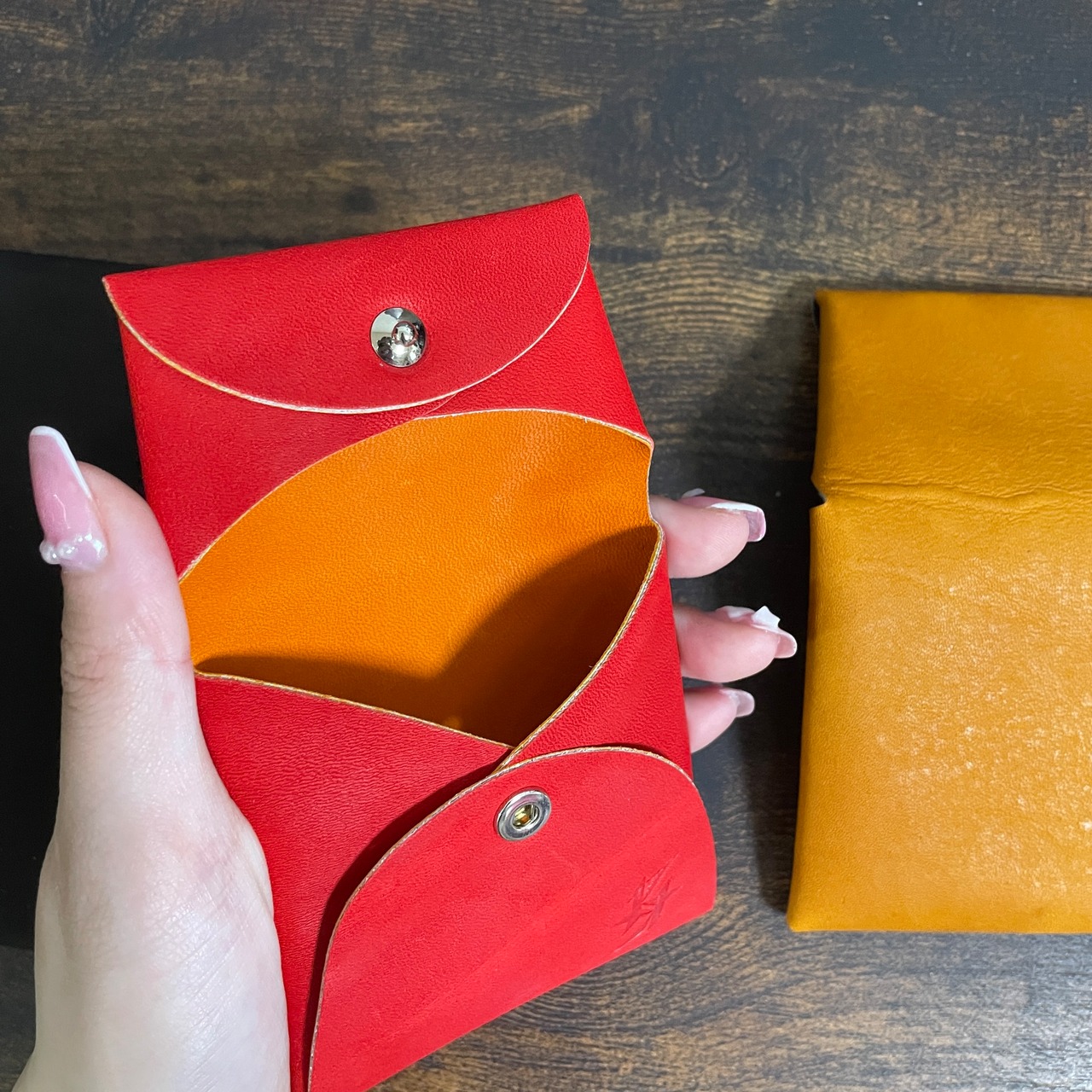 グローブレザー 小物 コインケース  ブラック レッド【国産牛革】