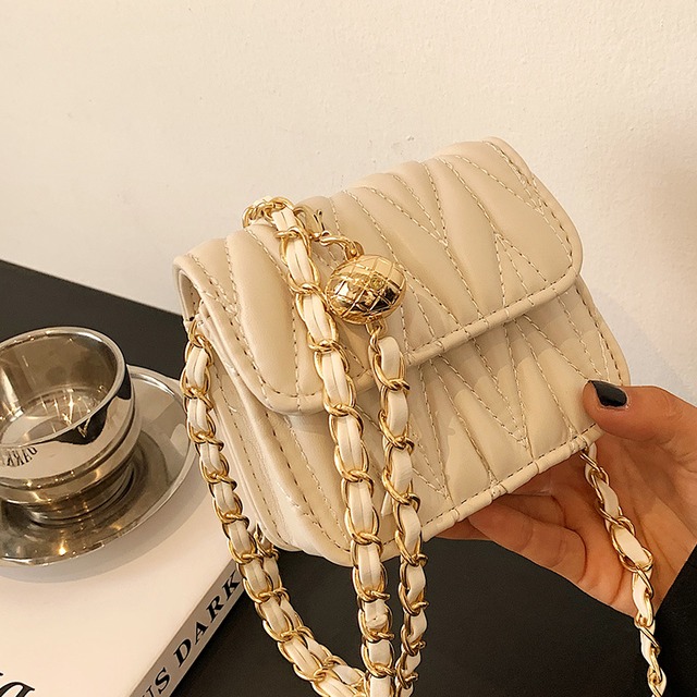 チェーン レッド スクウェア メッセンジャーバッグ Tiancai_Wing_Bag73692375889