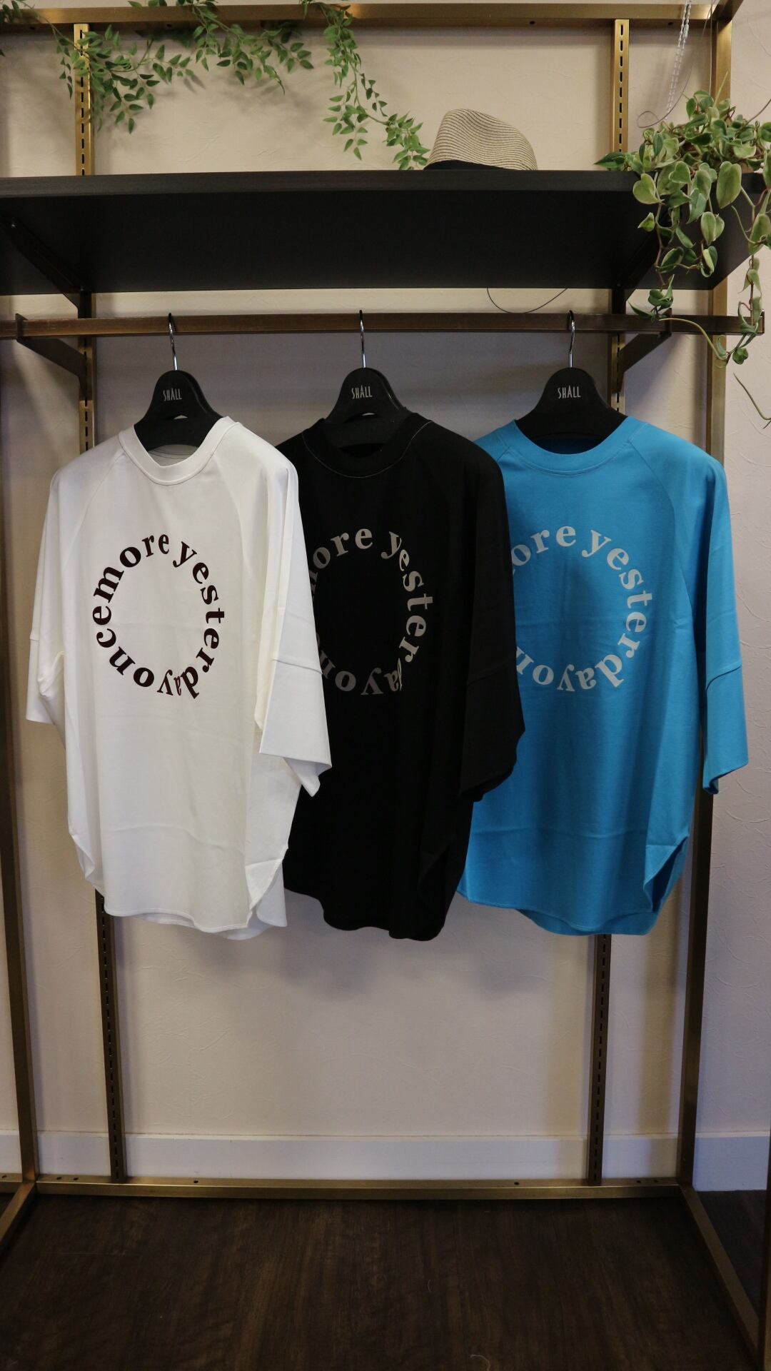 AKANE ラウンドロゴ入りTシャツ 3色