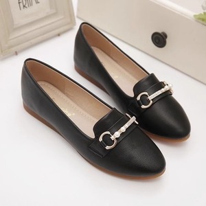 【送料無料】 パンプス 2色 靴 シューズ ローヒール アーモンドトゥ キラキラ ビジュー パール 飾り エレガント 可愛い 大人可愛い きれいめ シンプル カジュアル シック コンサバ 華やか 大人 上品 おしゃれ 主役級 こなれ感 無地 春 秋 オールシーズン シーズンレス パーティ お呼ばれ レディース 女性用 ママ 20代 30代 40代 オフィス ビジネス OL 通勤 デート お出かけ 女子会 休日 お茶会 授業参観 垢抜け ホワイト ブラック 大人カラー モノトーン