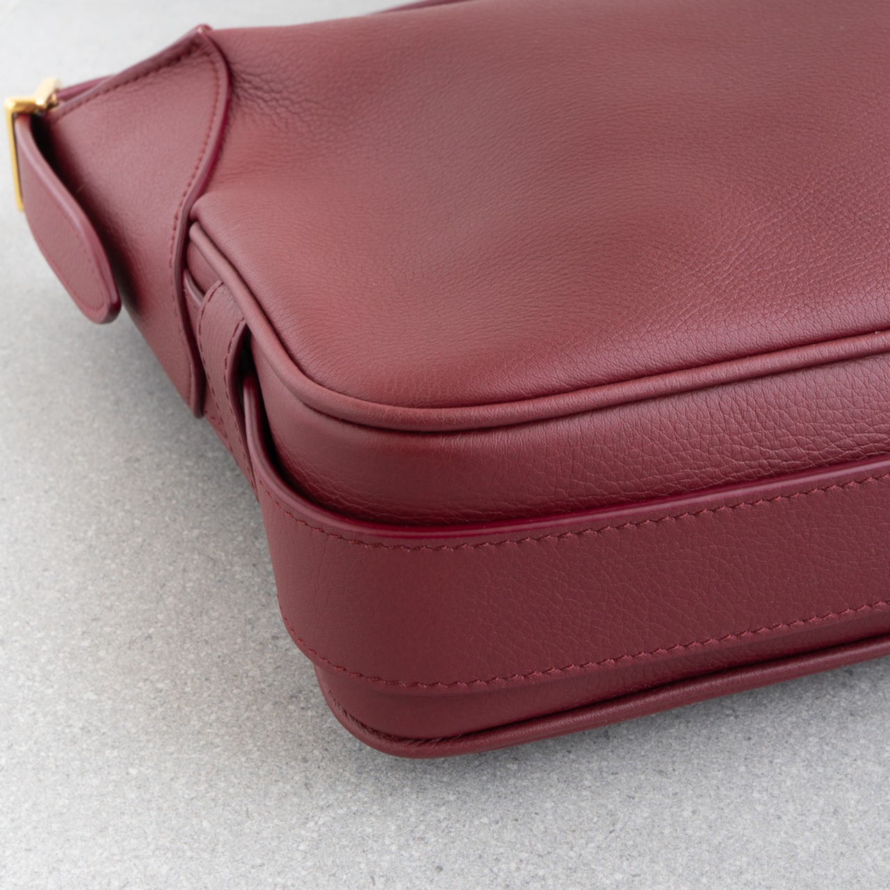 セリーヌ ロミー ミディアム カーマイン レッド ショルダーバッグ