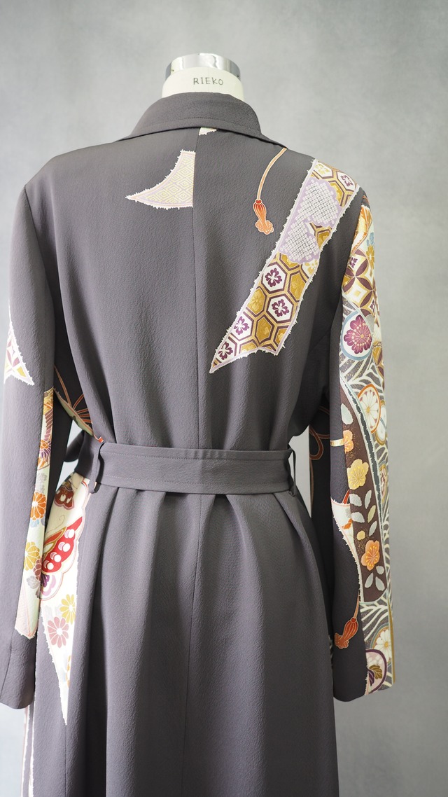 Regenerated Kimono Royal coat – Handcrafted in Japan/RIBBONS OF HERITAGE ON TWILIGHT GREY  着物リメイクのロイヤルコート｜日本のヴィンテージシルクを再生した一点物/黄昏色に舞う、伝統の帯文様