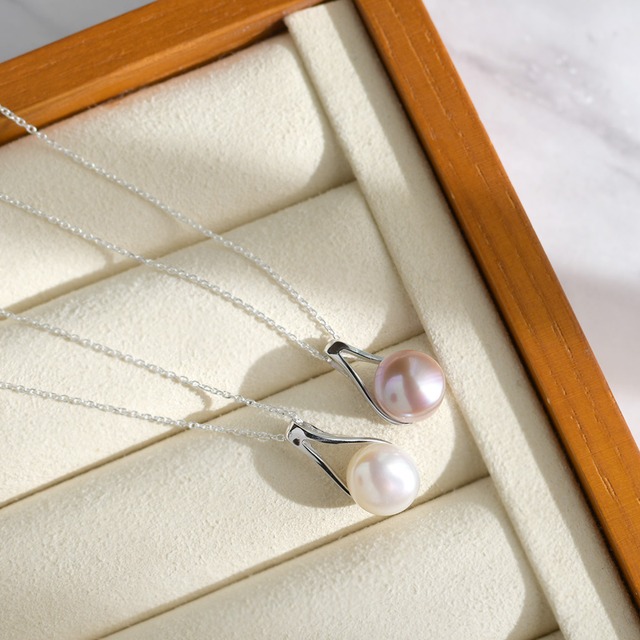 凛としたたたずまい 大粒 淡水パール シルバー製 ペンダント 45cm スライド調整/ pe-193