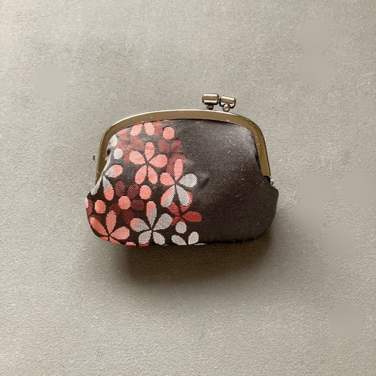 宵花|着物地のがまぐち ≪くし≫(黒地×抽象花)