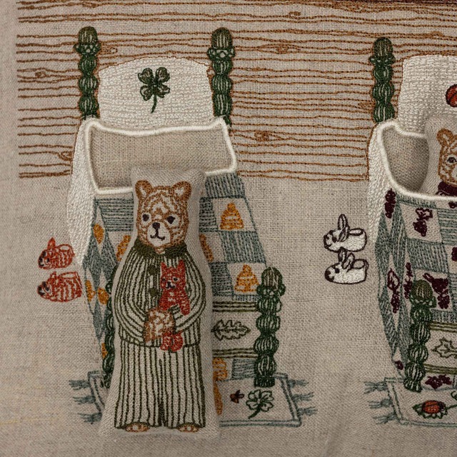 Coral & Tusk クッションカバー Three Little Bear (30x40)