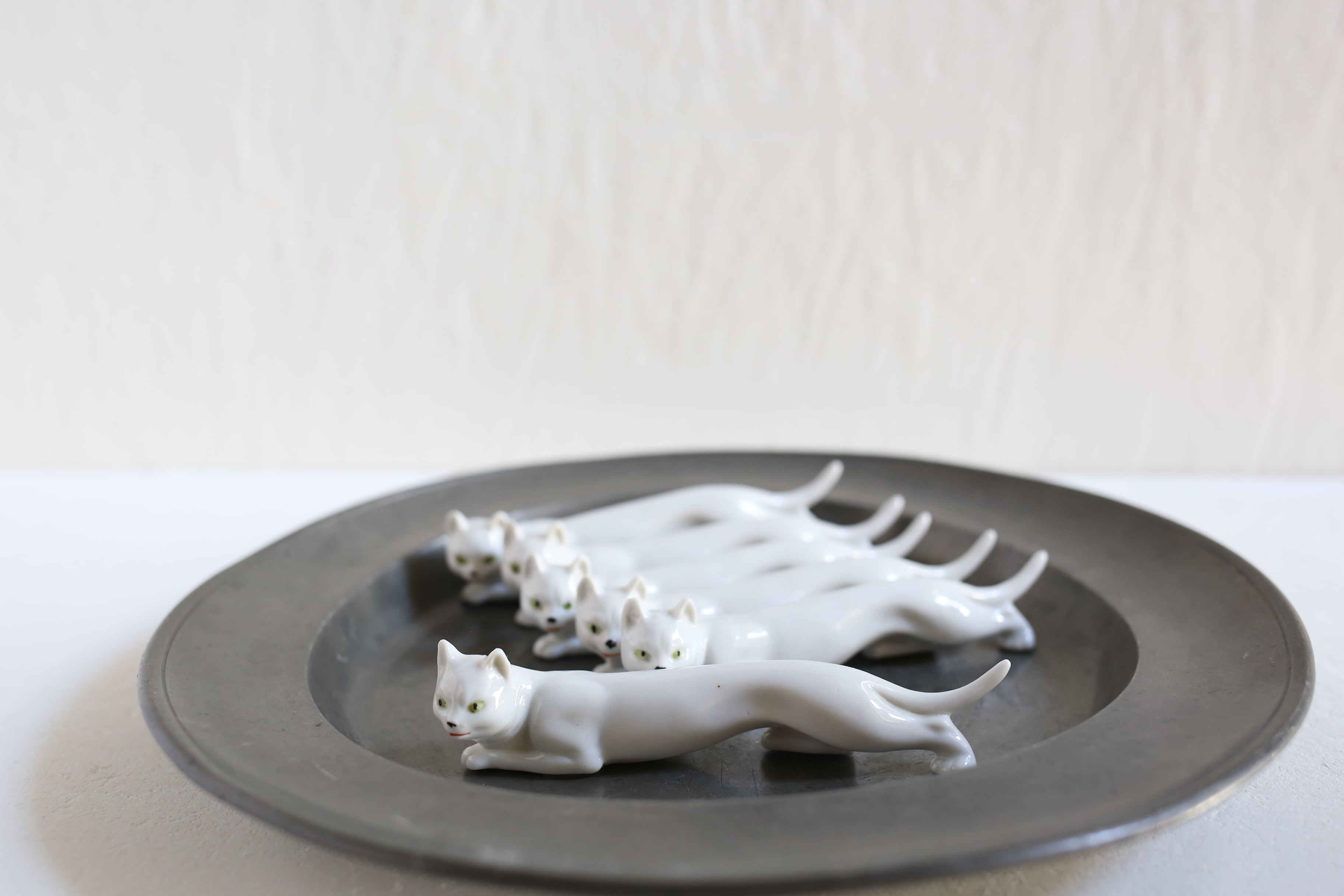 フランス アンティーク ヴィンテージ ドイツ製 白磁 ネコ ナイフレスト カトラリーレスト N-05798