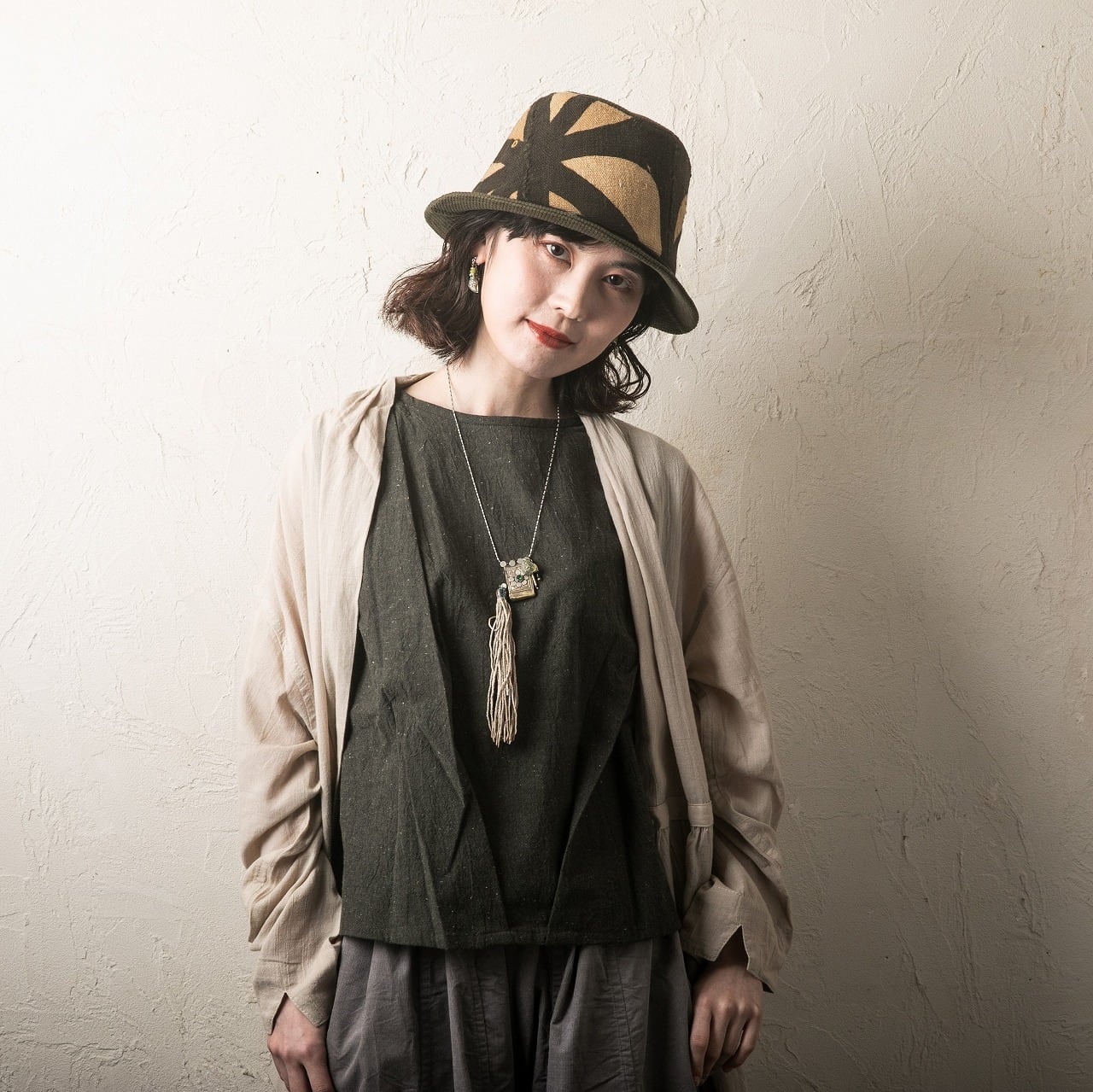 アフリカ・マリ共和国のダイナミックな柄の泥染めコットンを利用