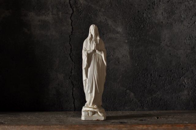 白いマリア像
