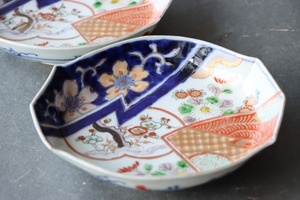 伊万里焼 色絵 花洗面文 分銅形 変形皿/Imari weight shaped plate