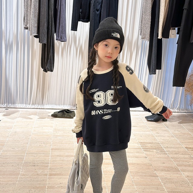 秋アメリカ英字柄トレーナー