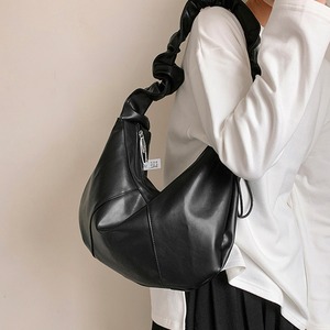 black shoulder bag　702248
