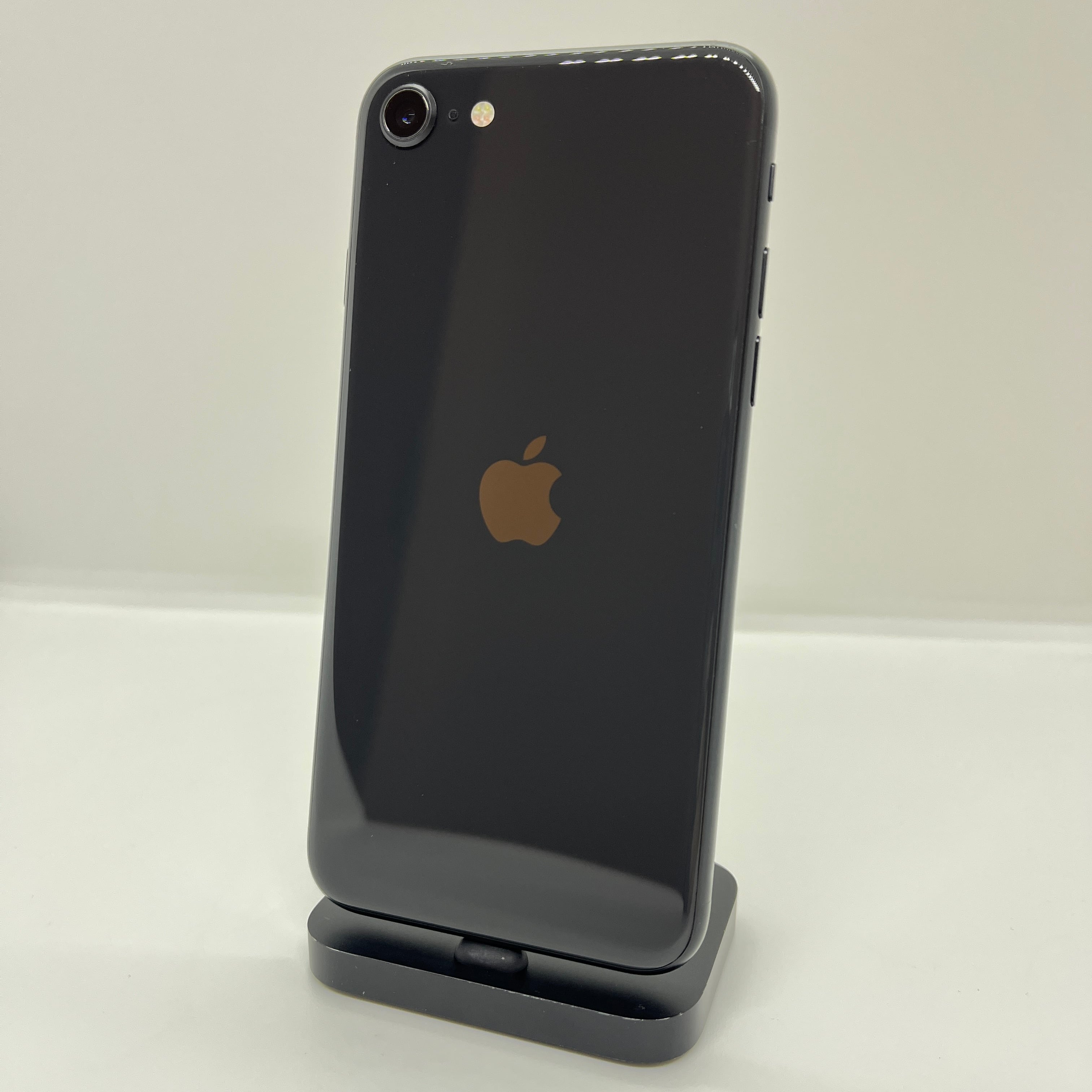 バッテリー最大容量100％】iPhoneSE2 128GB ブラック【SIMロック解除