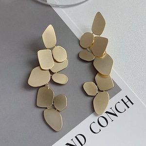 アシンメトリー幾何学模様モチーフピアス 00080