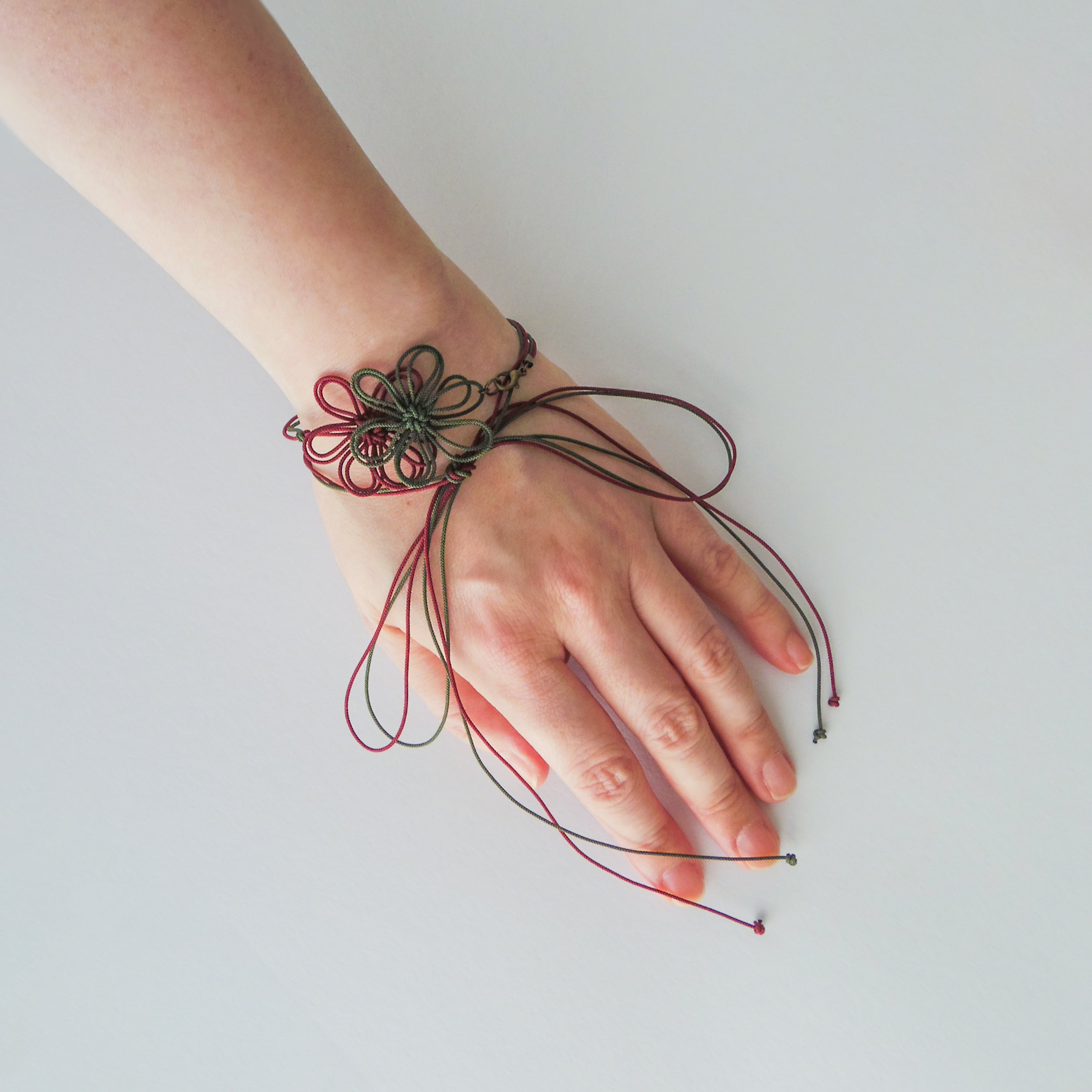飾り結びブレスレット「時ニ感ズ」(深緑×臙脂)【軽量】浴衣・着物・フォーマル華やぐ二重巻。