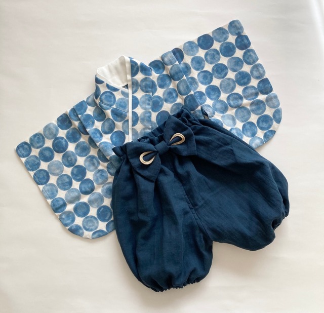 ふんわりガーゼのベビー袴［まる柄×ネイビー］