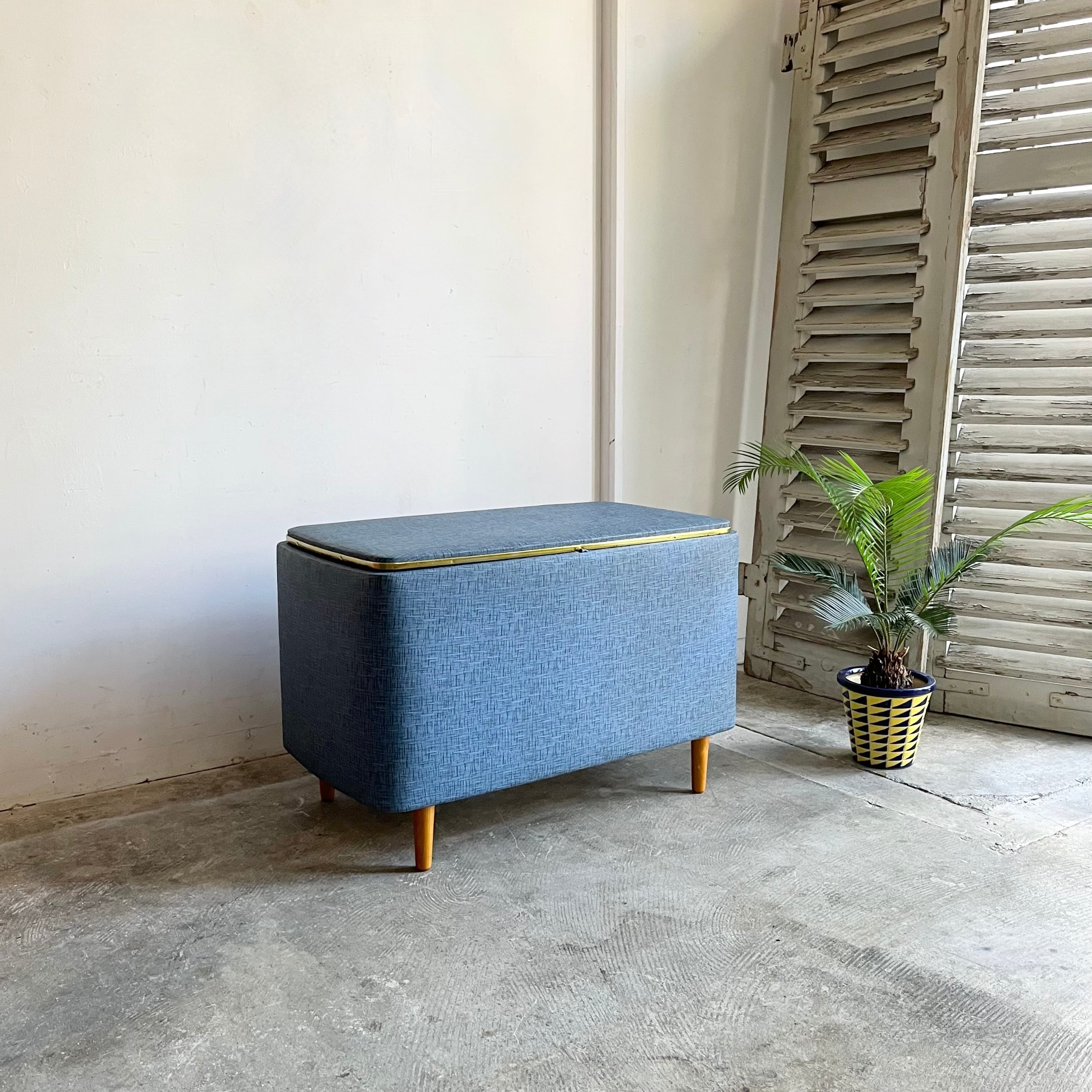 オランダ製アンティーク家具② オランダ民芸家具 ネザーランズフォークロア – camori