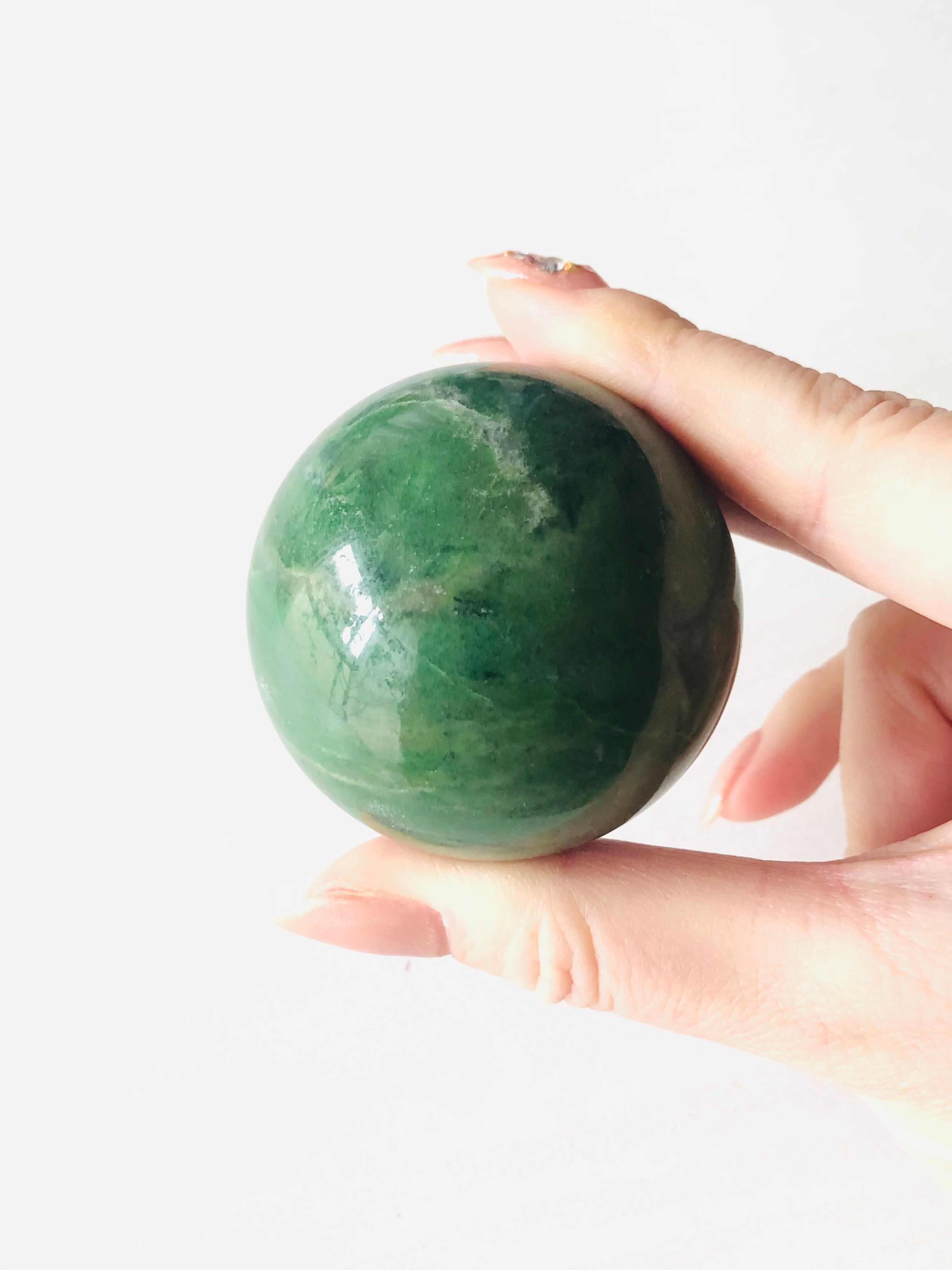 グリーンアベンチュリン 丸玉 直径40㎜ コレクション品 アベンチュリン(グリーンクォーツァイト)丸玉 52mm | 虹色の星