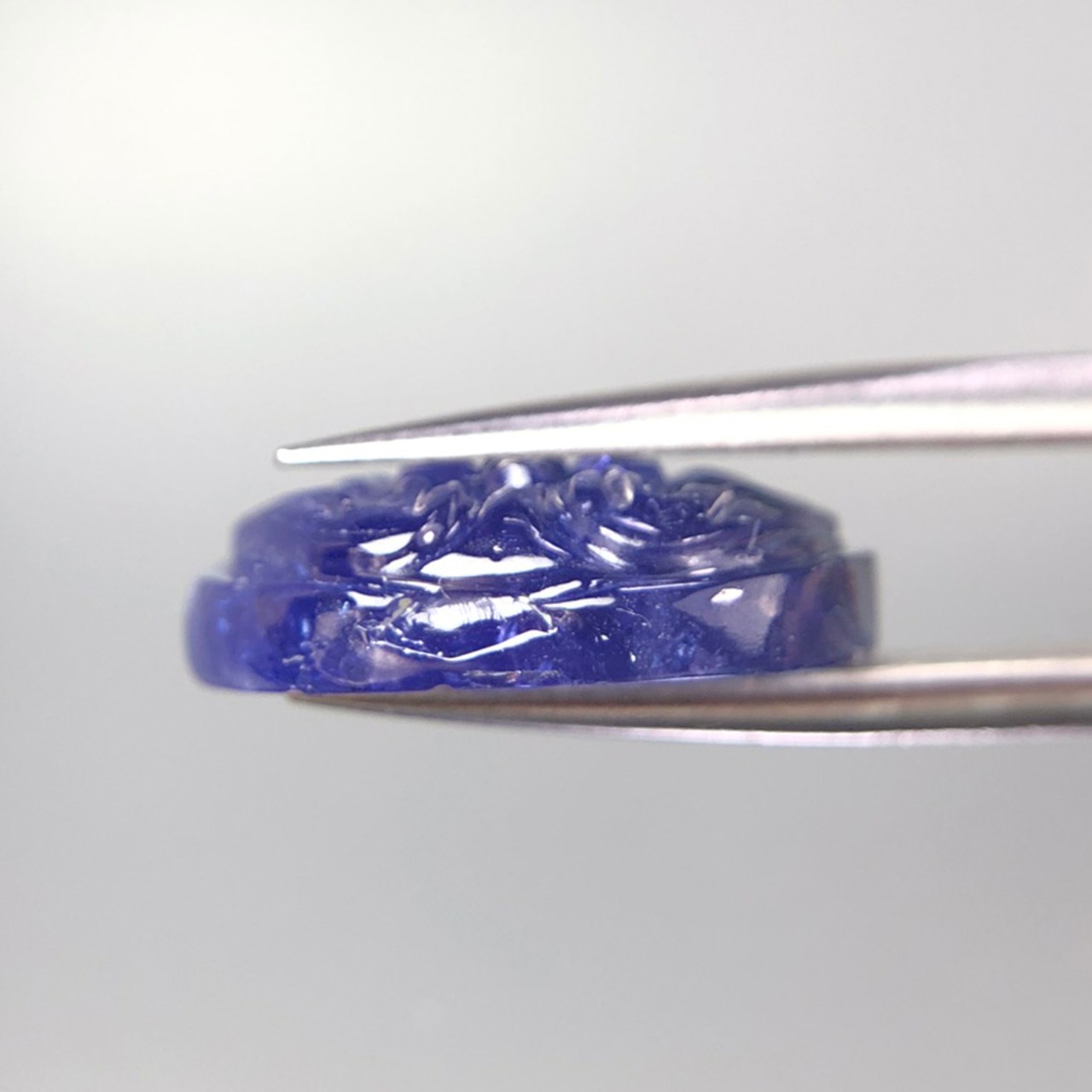 非加熱 タンザナイト 9.379ct ◆ ソーティング付き カービング ルース