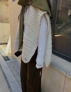【新作5%OFF・3日間】Hand-Made Deep-Uneck Vest_2colors