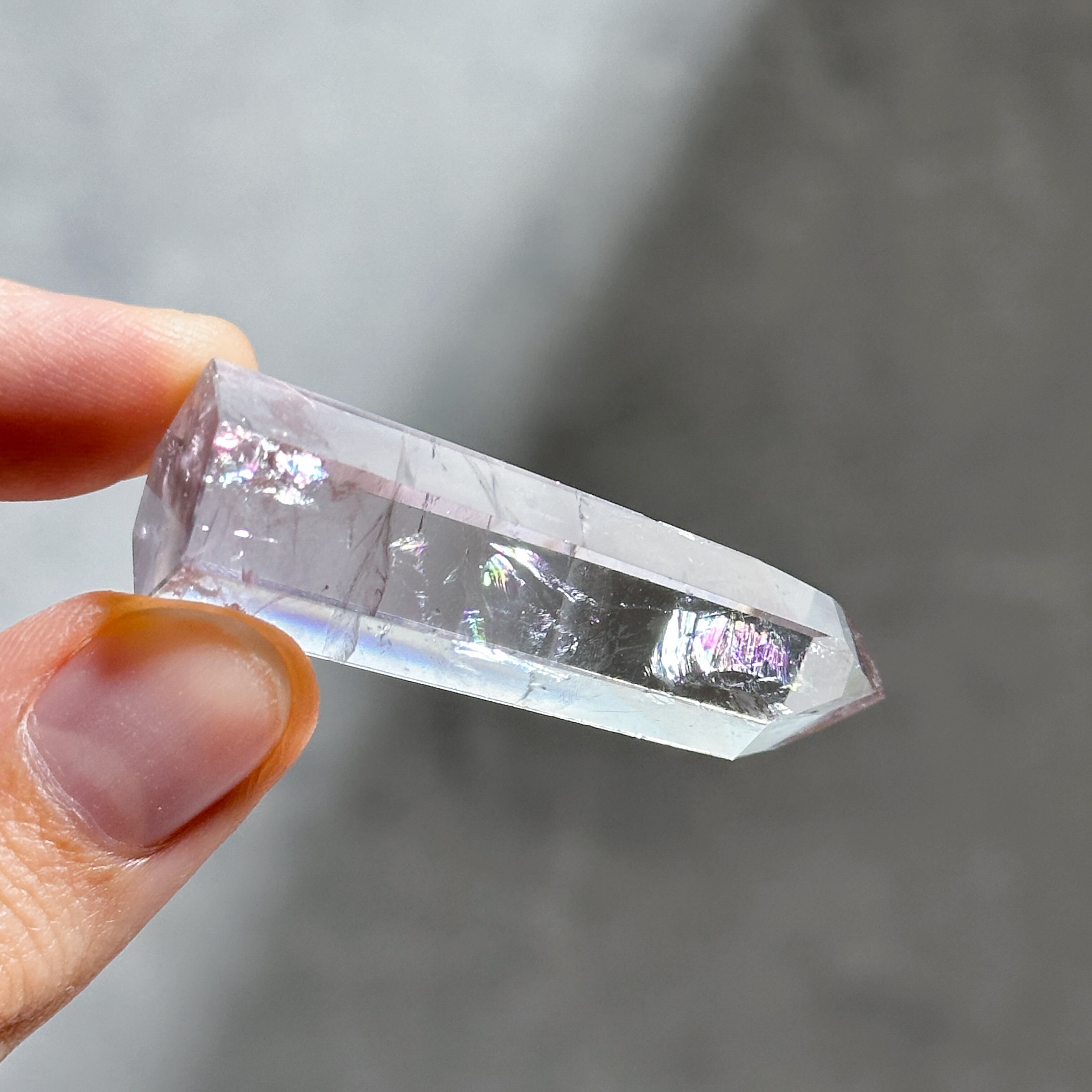 蛍光◎バイーア産パウエライトアメジスト タワー型03 ◇Powellite