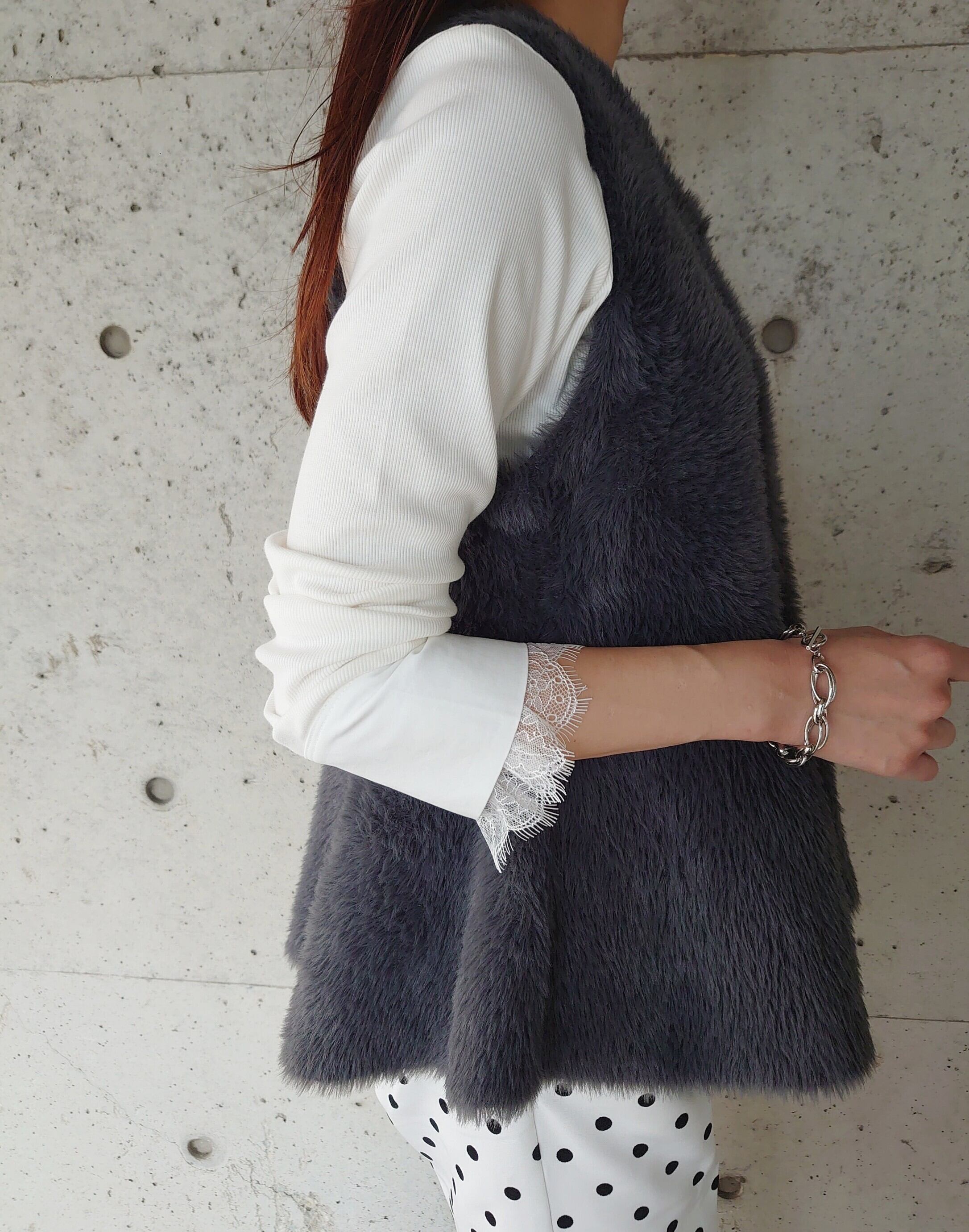 Dignite Collier フェザーヤーンペプラムジレ　ブラック セール】Dignite Collier フェザーヤーンペプラムジレ（ベスト