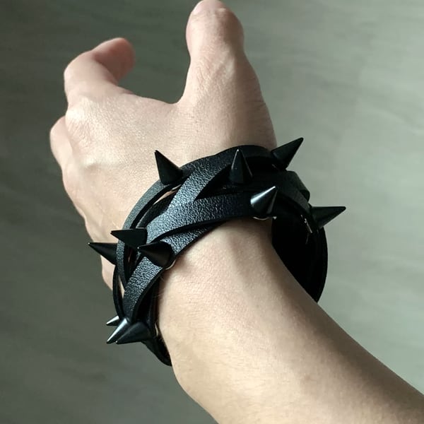 ブラックソーン スタッズレザーブレスレット(3タイプ)(ruf_03307)