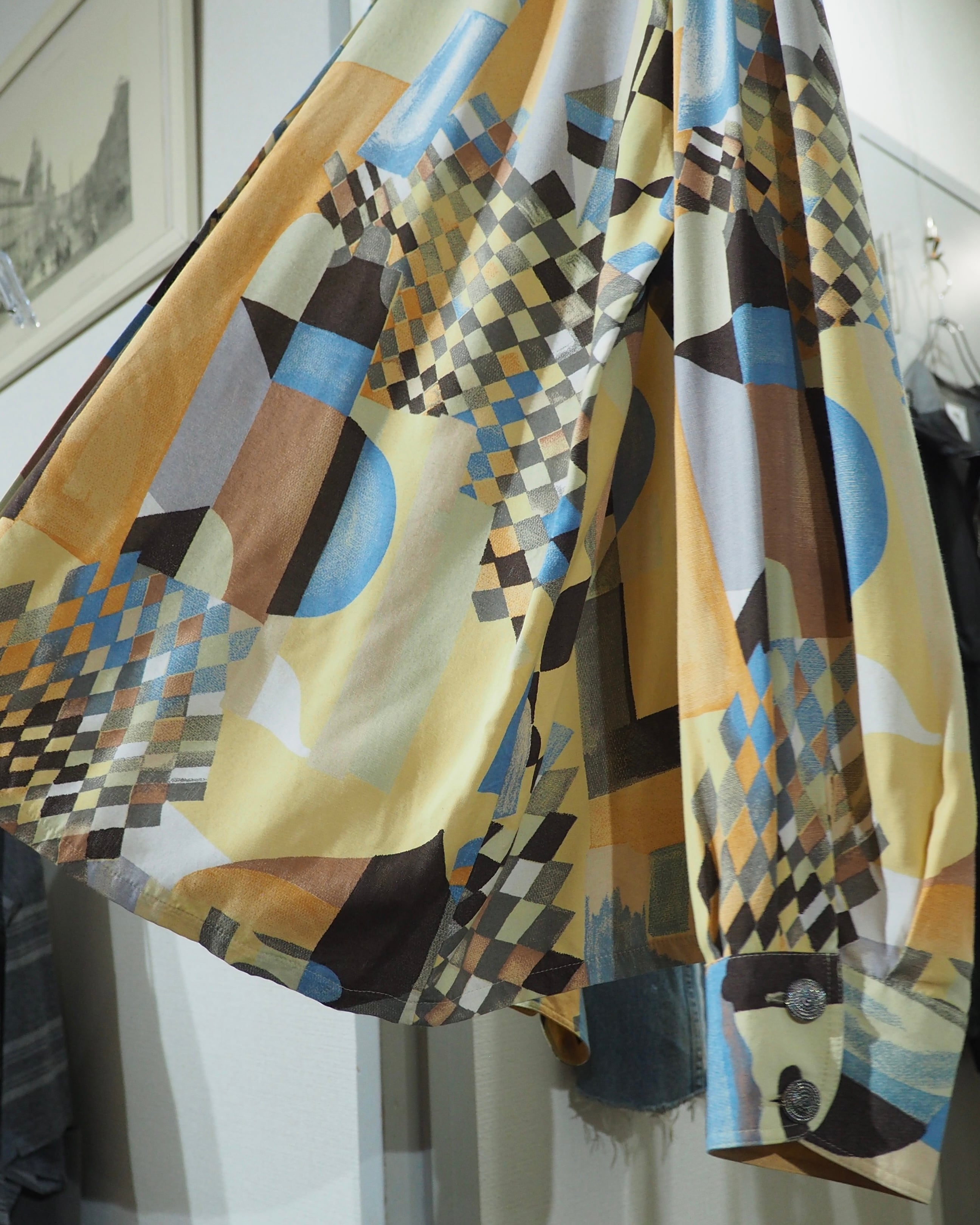 1980 - 90s Beautiful Abstract Art Painting vintage Drape No Collar Shirt