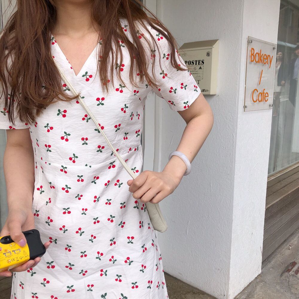 チェリーvネックワンピース 韓国レディースファッション 通販 Unique Factor ユニークファクター チェリーvネックワンピース 韓国レディースファッション 通販 Unique Factor ユニークファクター