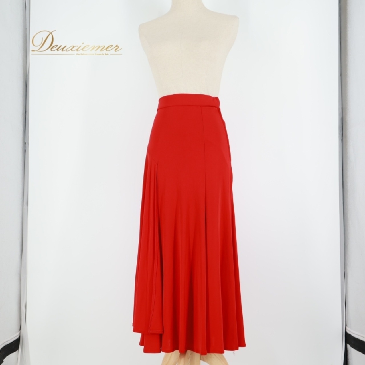 社交ダンス 衣装 スカート レッド系 チャコット Chacott 赤 無地 シンプル レッスン 練習 伸縮 ストレッチ 鮮やか 華やか 上品 かわいい 日本製 ダンス衣装