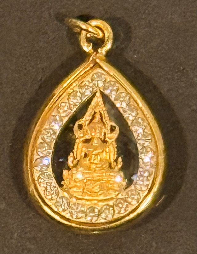 プラ・プッタ・チンナラット（Phra Phuttha Chinnarat）をモチーフにした仏陀ペンダント