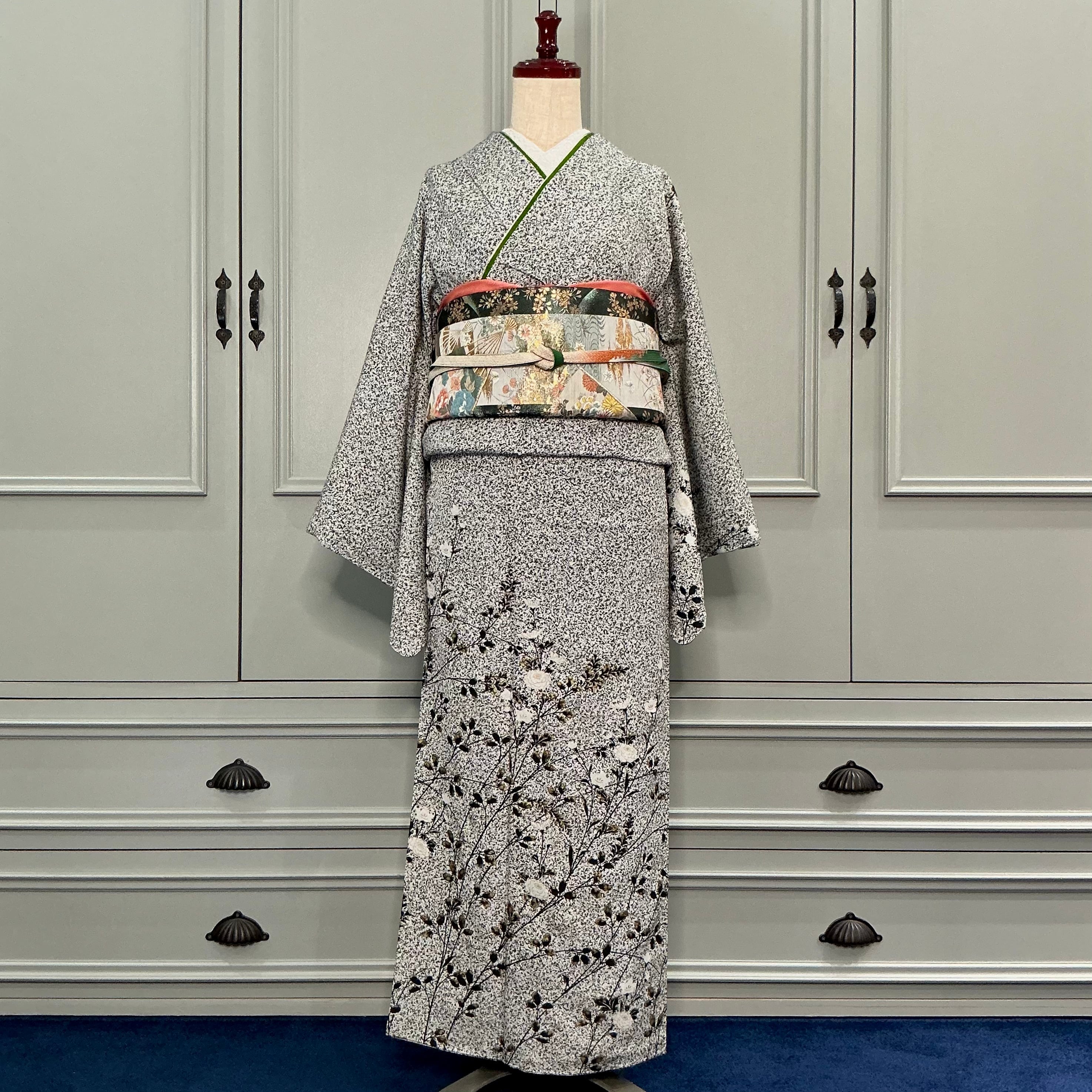 モノクロの秋草＊たたき染め 菊 桔梗 萩 白 墨黒 グレー ブラック 訪問