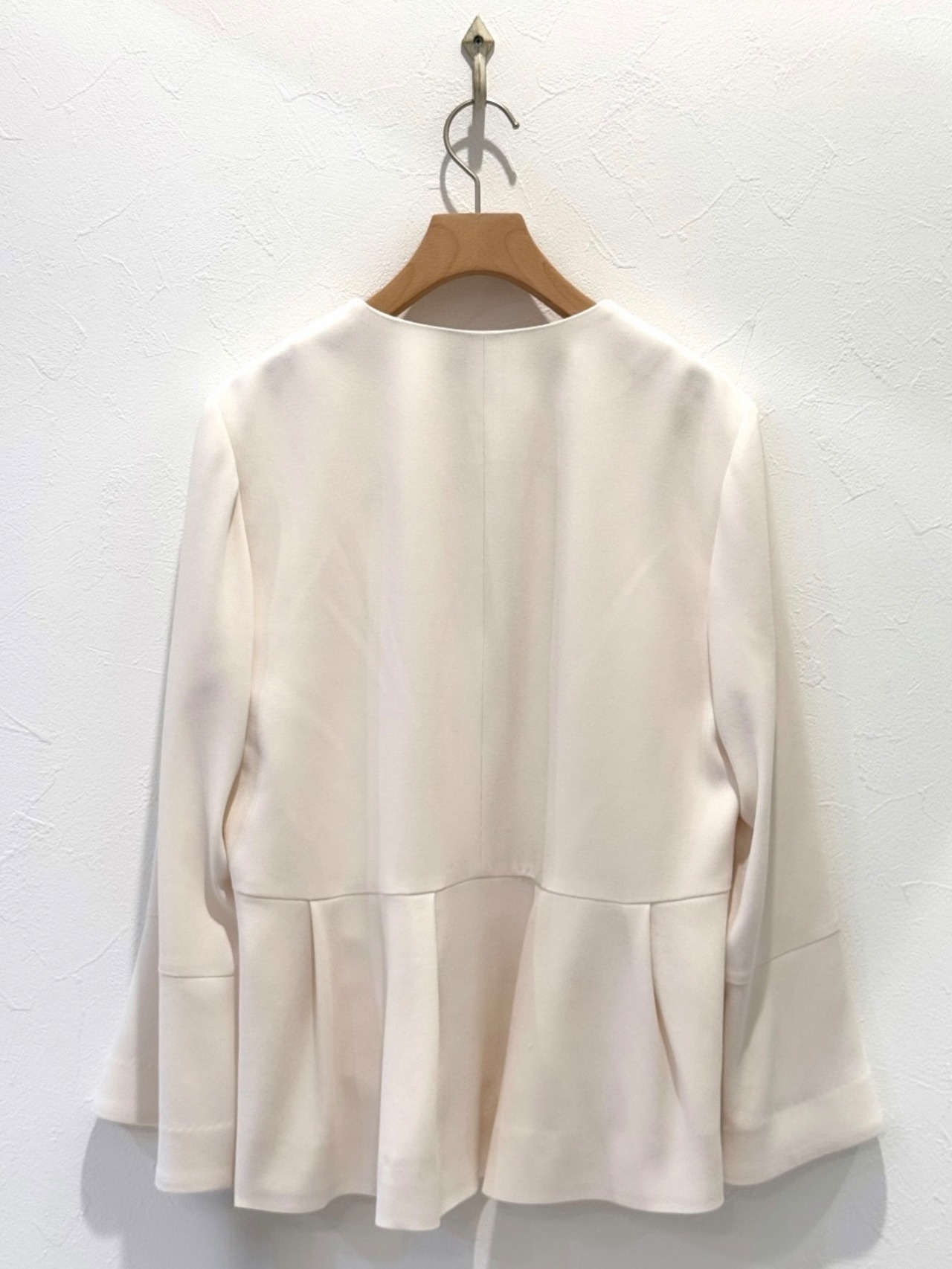 ペプラムジャケット