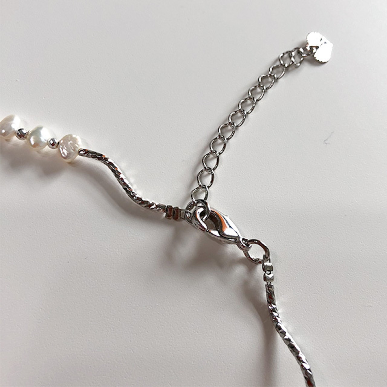 揺らめきのあるステーションパイプで繋げたデザイン！在庫限り 淡水パール ステーション ネックレス ne1118