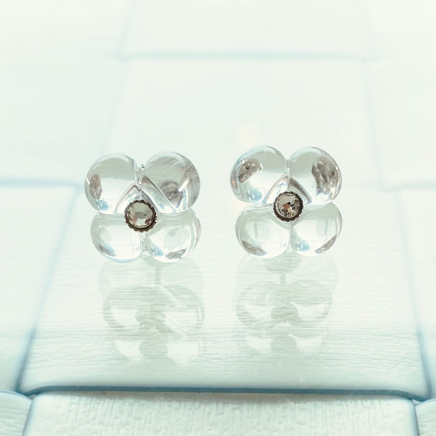 四葉 の クローバー ピアス CHANELピアス 四つ葉クローバー CHANEL